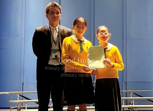 Senior Choir_u31_with judges (3)