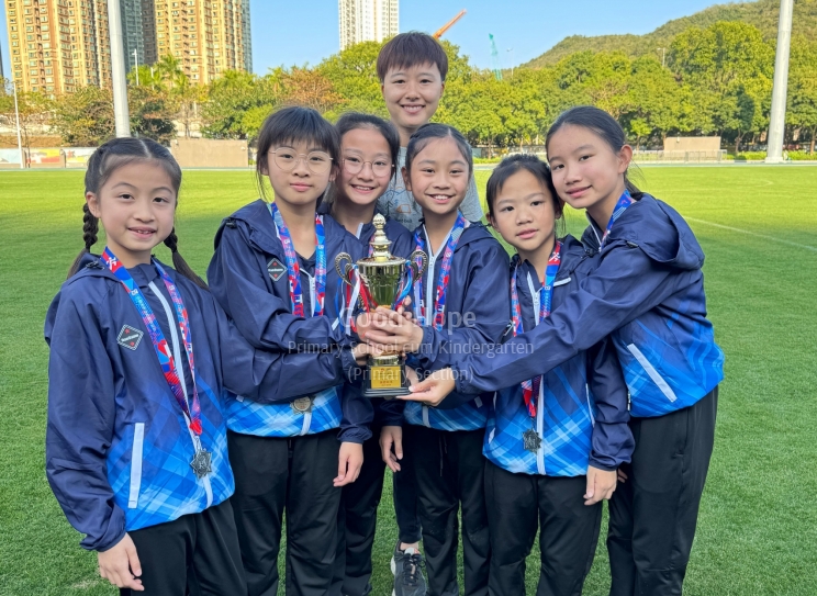 女子丙組4X100米接力殿軍