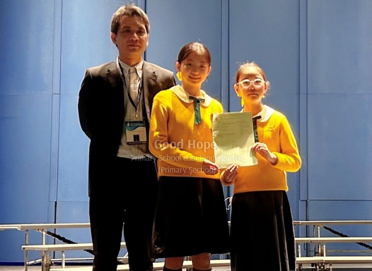 Senior Choir_u31_with judges (3)