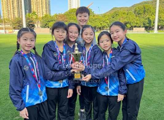 女子丙組4X100米接力殿軍